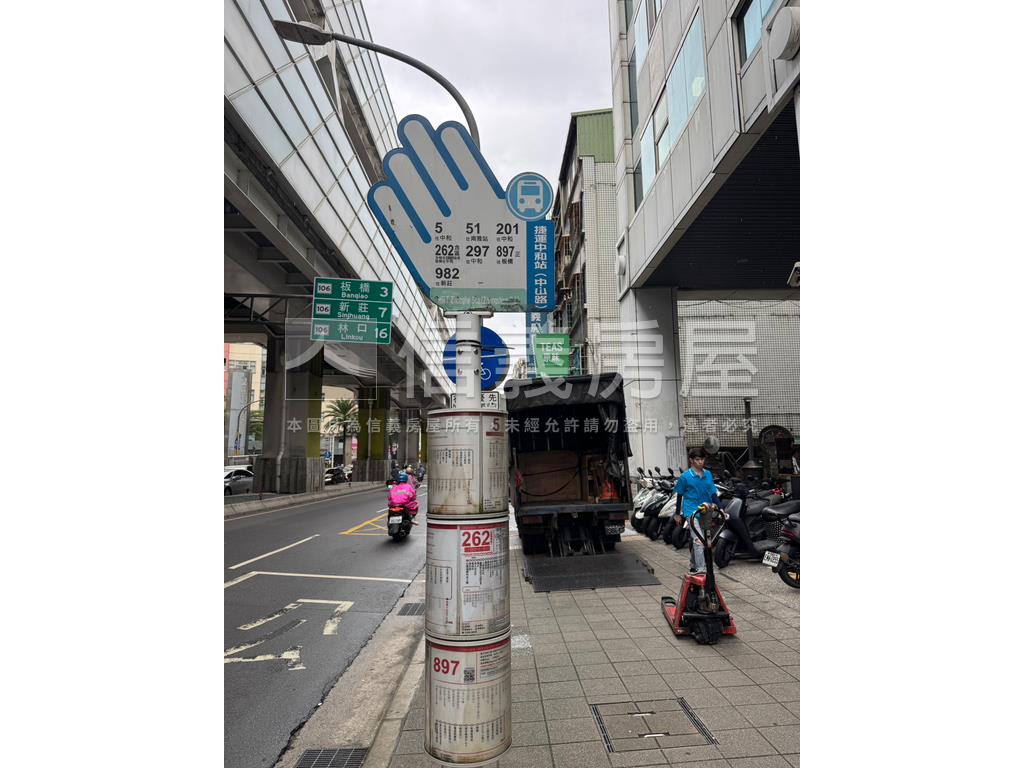 雙捷中和站商業用附車位房屋室內格局與周邊環境
