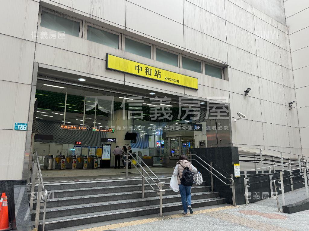 雙捷中和站商業用附車位房屋室內格局與周邊環境