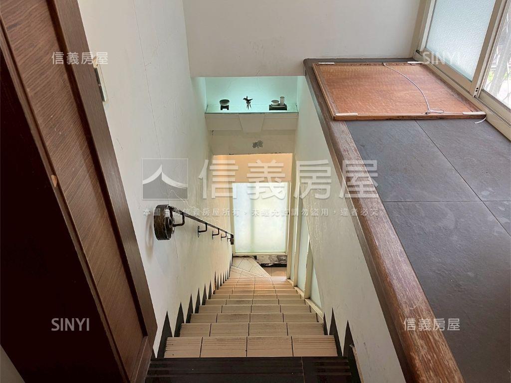 興隆公園邊間金店商業用地房屋室內格局與周邊環境