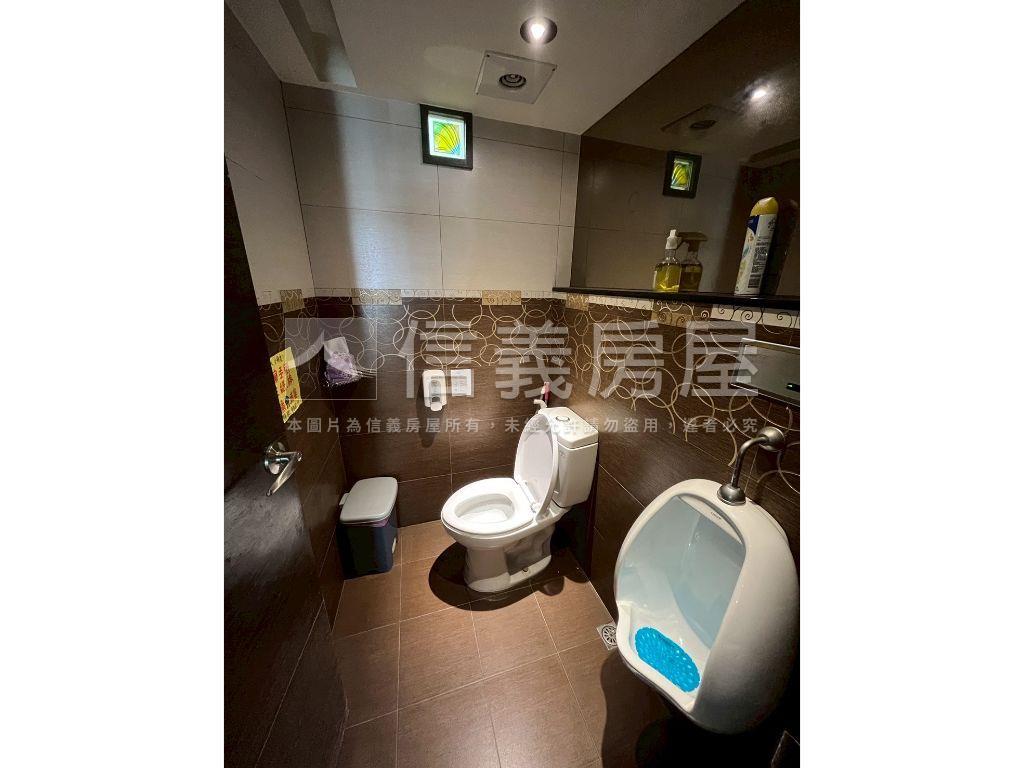 興隆公園邊間金店商業用地房屋室內格局與周邊環境