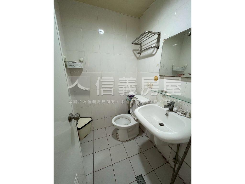 興隆公園邊間金店商業用地房屋室內格局與周邊環境