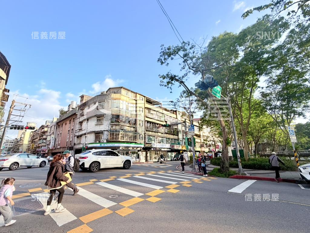 興隆公園邊間金店商業用地房屋室內格局與周邊環境