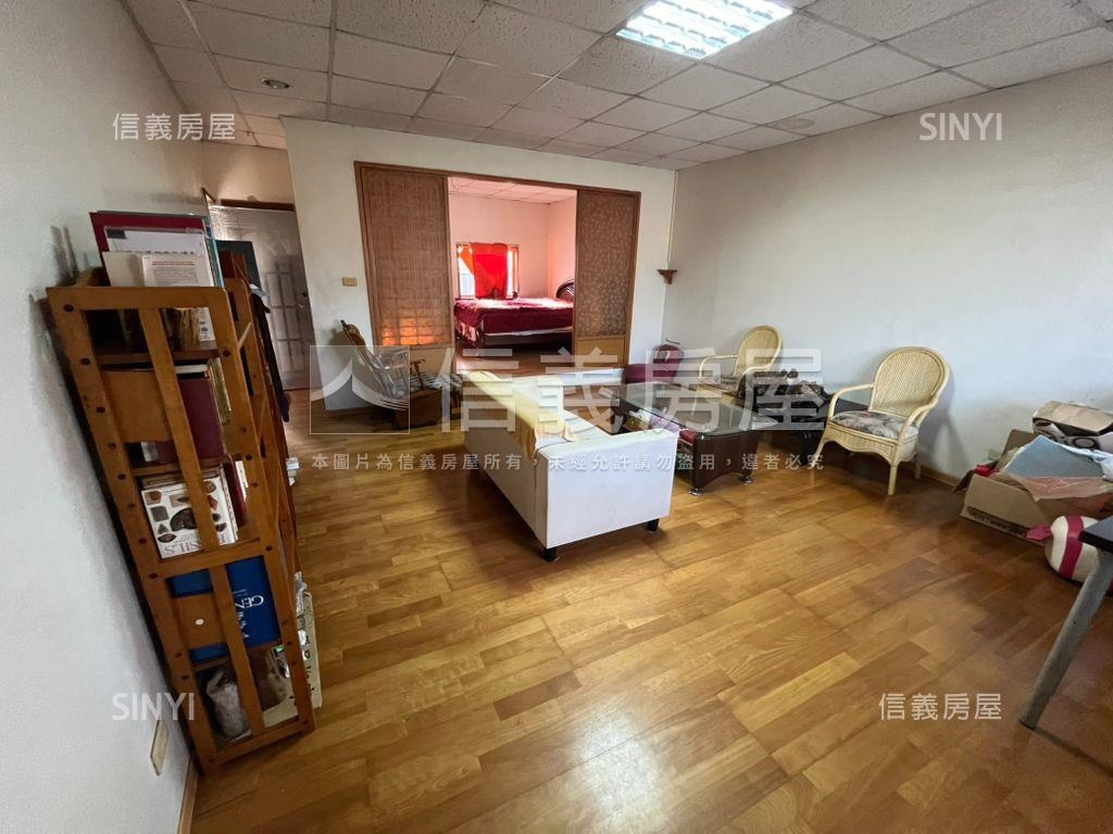 民有街稀有頂加房屋室內格局與周邊環境
