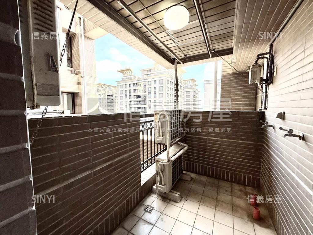 家樂福Ｕ未來高樓中庭美景房屋室內格局與周邊環境
