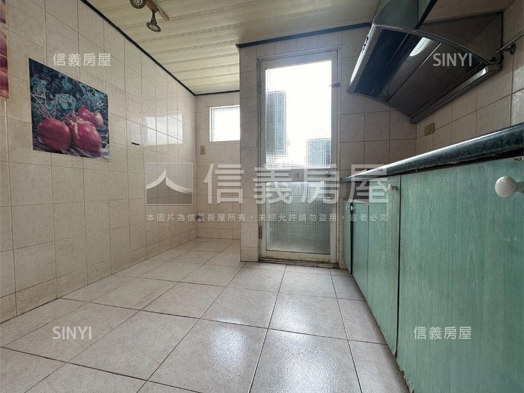 復興學區次頂樓三房平車房屋室內格局與周邊環境