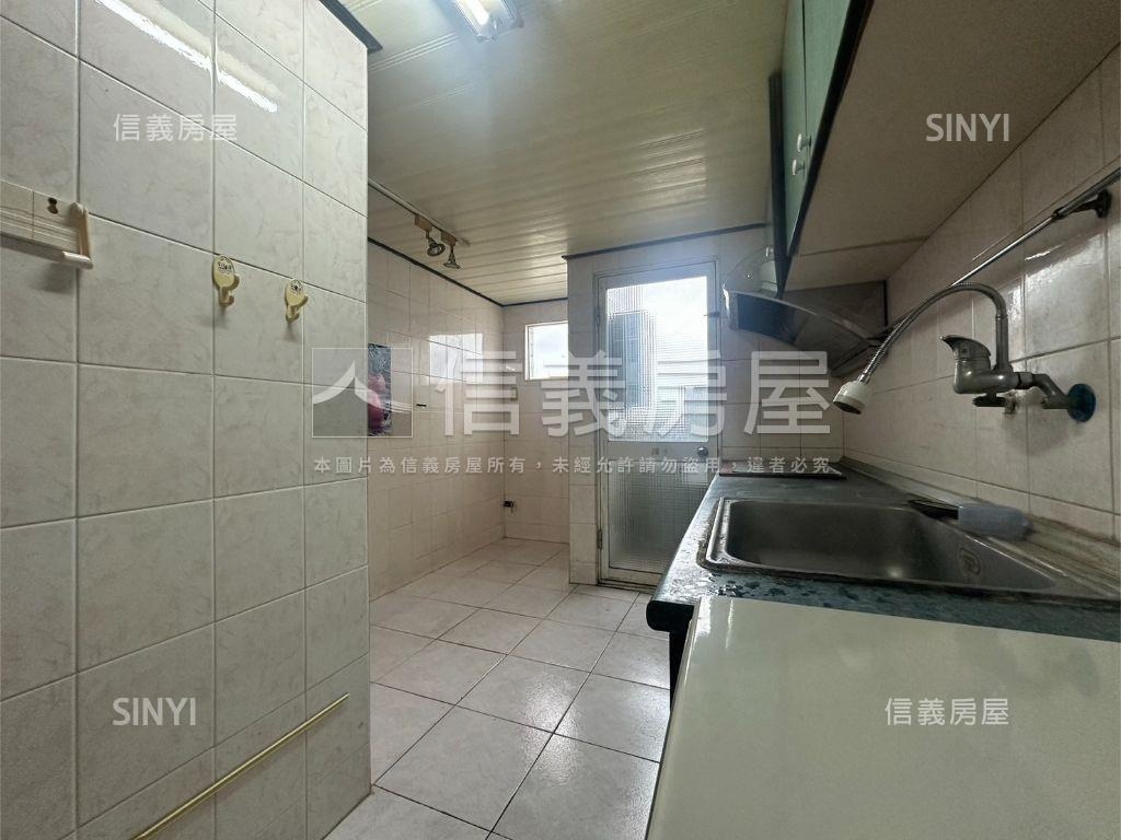 復興學區次頂樓三房平車房屋室內格局與周邊環境