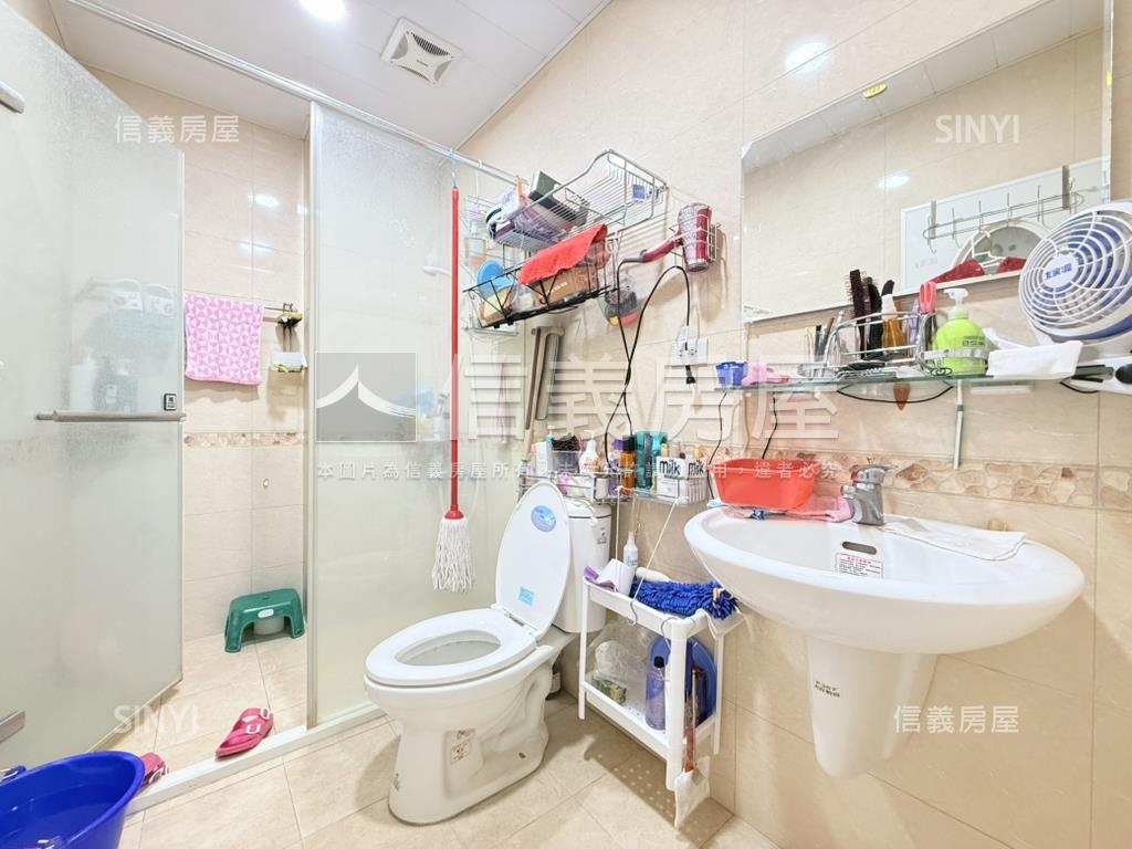 建國一路正路稀有翻新透店房屋室內格局與周邊環境