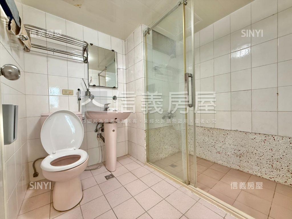 中華勝利商圈兩房車位房屋室內格局與周邊環境