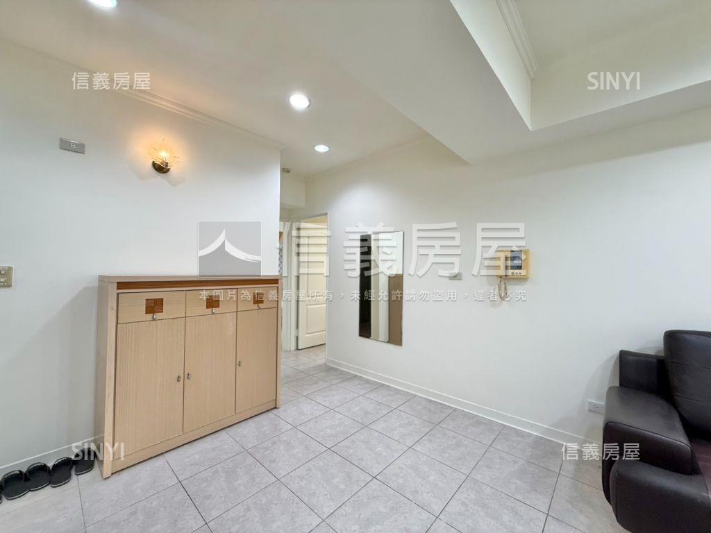 中華勝利商圈兩房車位房屋室內格局與周邊環境