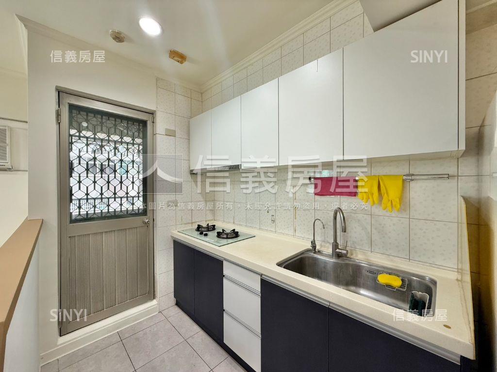 中華勝利商圈兩房車位房屋室內格局與周邊環境