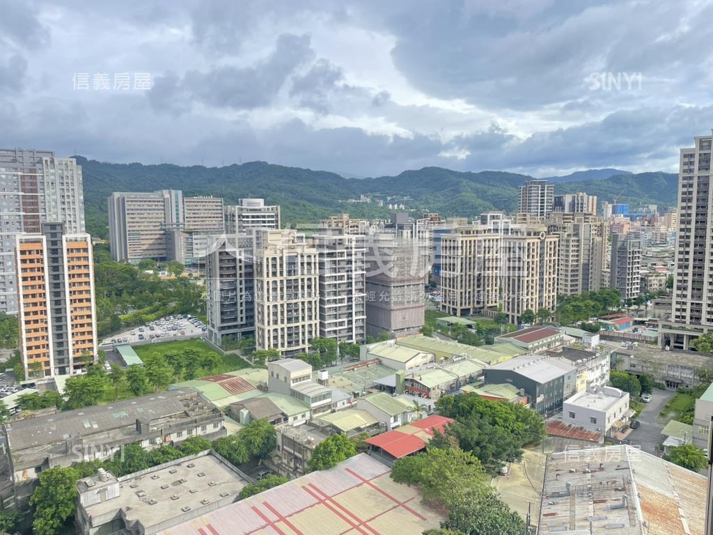 世界花園高樓庭景２房車位房屋室內格局與周邊環境