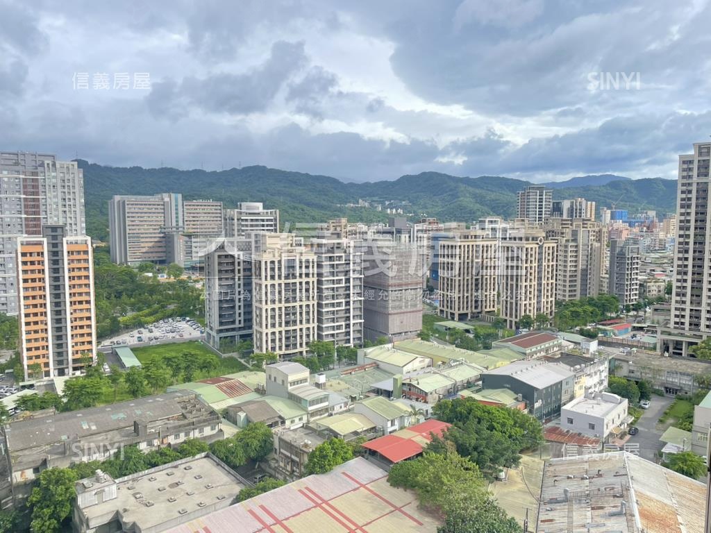 世界花園高樓庭景２房車位房屋室內格局與周邊環境