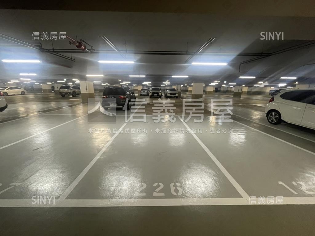 世界花園高樓庭景２房車位房屋室內格局與周邊環境