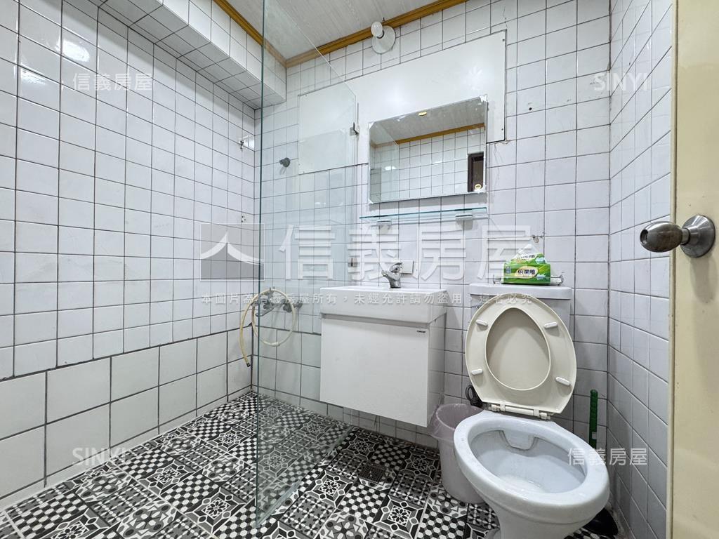 近中國醫３房美屋房屋室內格局與周邊環境