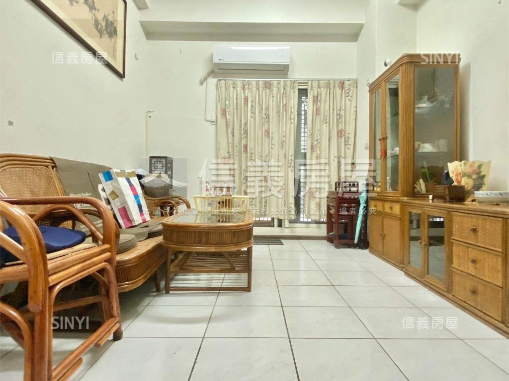 近興大｜電梯｜三房附車位房屋室內格局與周邊環境