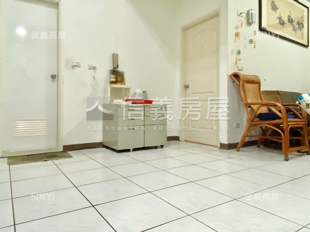 近興大｜電梯｜三房附車位房屋室內格局與周邊環境