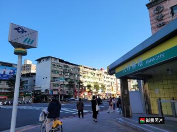 大坪林捷運中興路店面