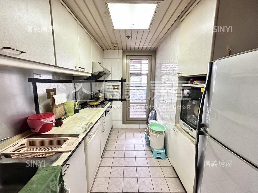 ★現代啟示近捷運電梯三房房屋室內格局與周邊環境