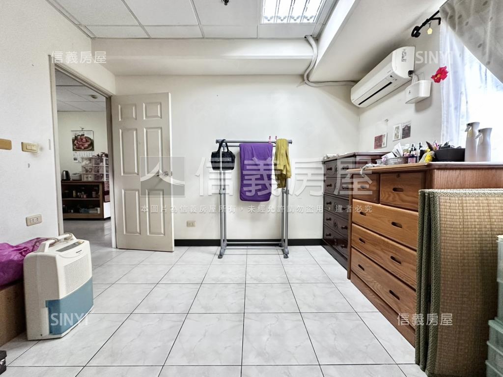 ★現代啟示近捷運電梯三房房屋室內格局與周邊環境