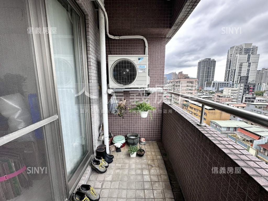 ★現代啟示近捷運電梯三房房屋室內格局與周邊環境