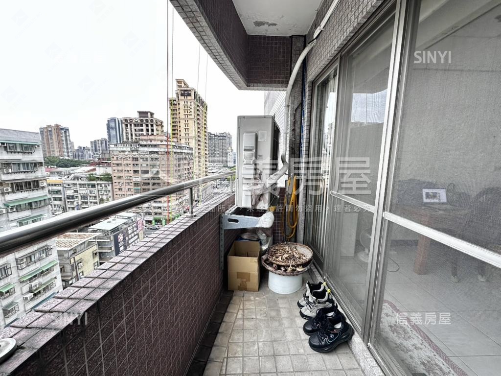 ★現代啟示近捷運電梯三房房屋室內格局與周邊環境