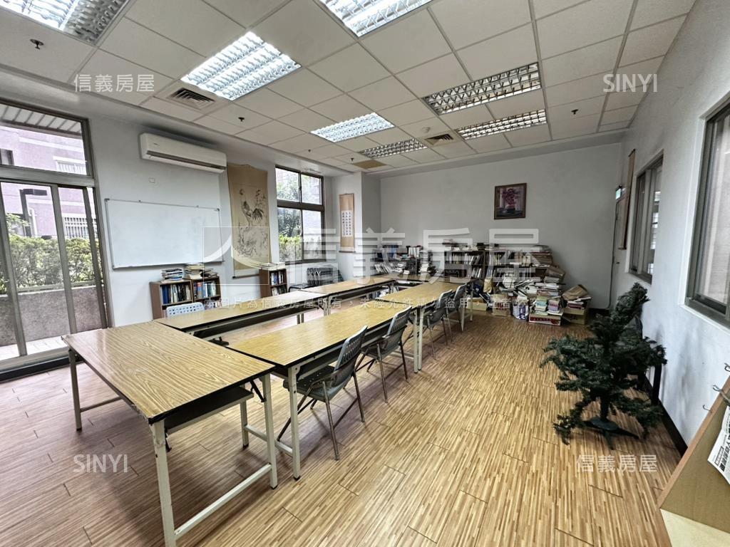 ★現代啟示近捷運電梯三房房屋室內格局與周邊環境