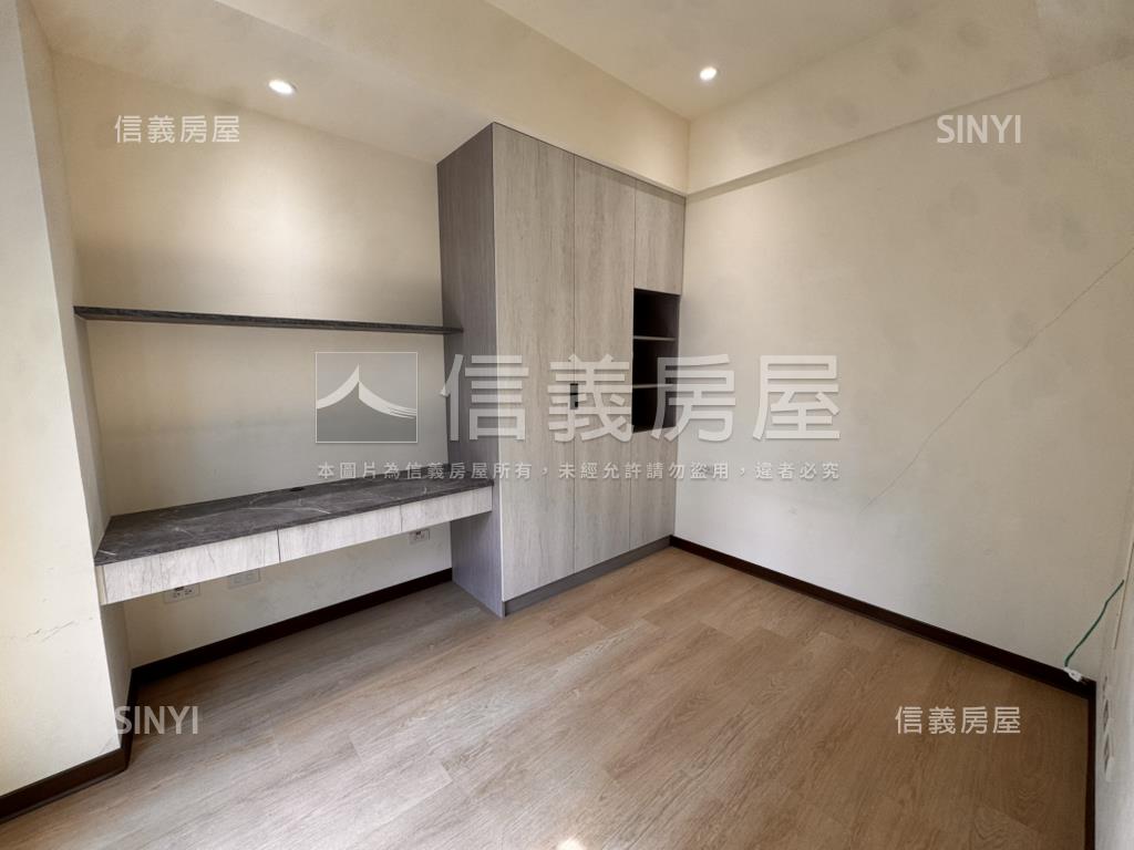國王三房美裝潢車位房屋室內格局與周邊環境