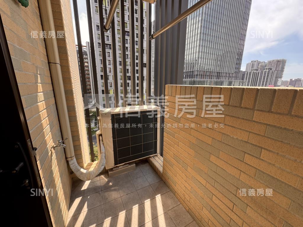國王三房美裝潢車位房屋室內格局與周邊環境