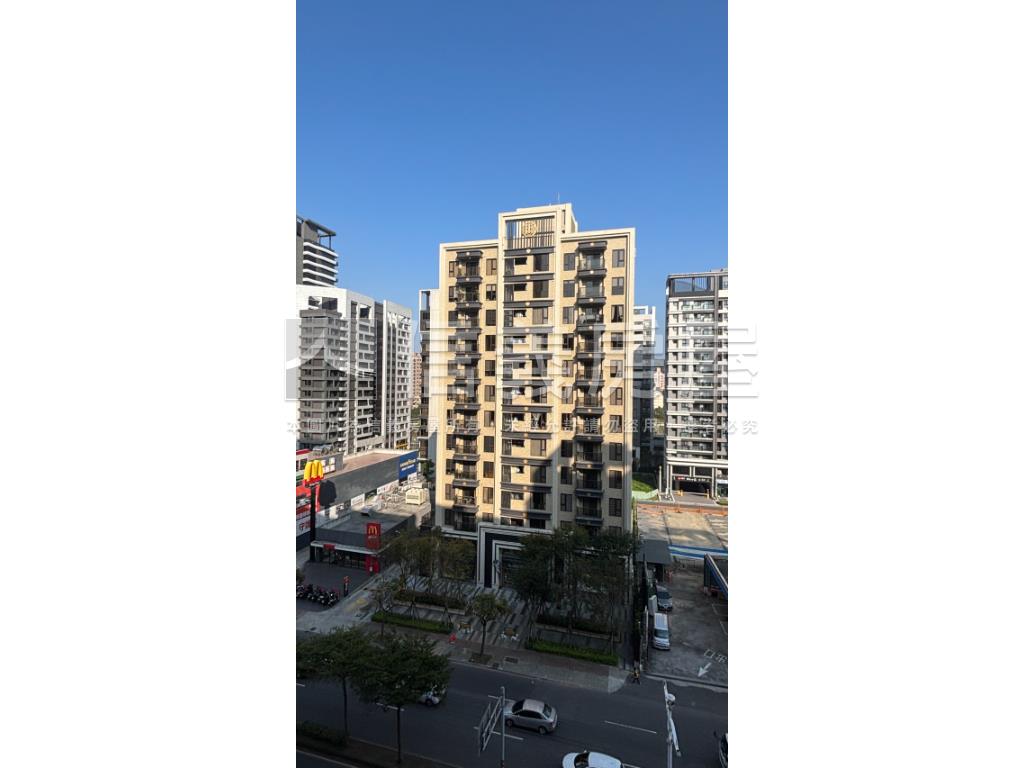 國王三房美裝潢車位房屋室內格局與周邊環境