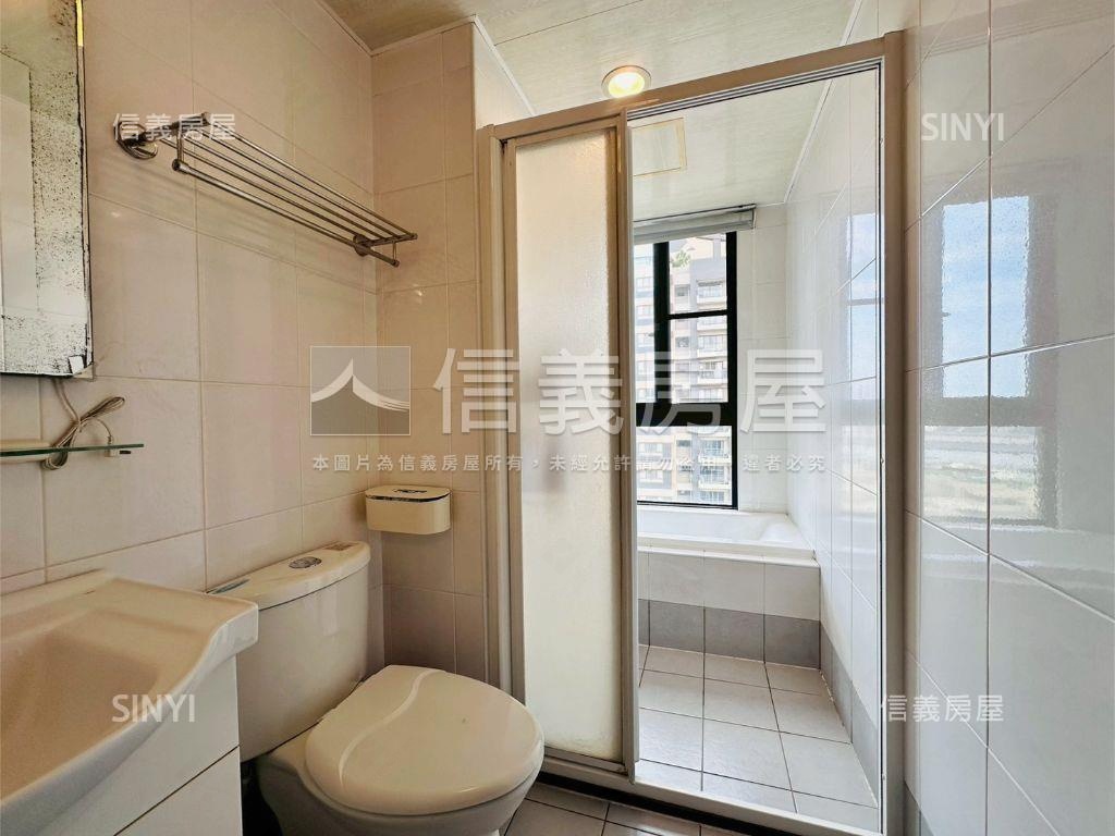 小港公園旁溫馨兩房平車房屋室內格局與周邊環境