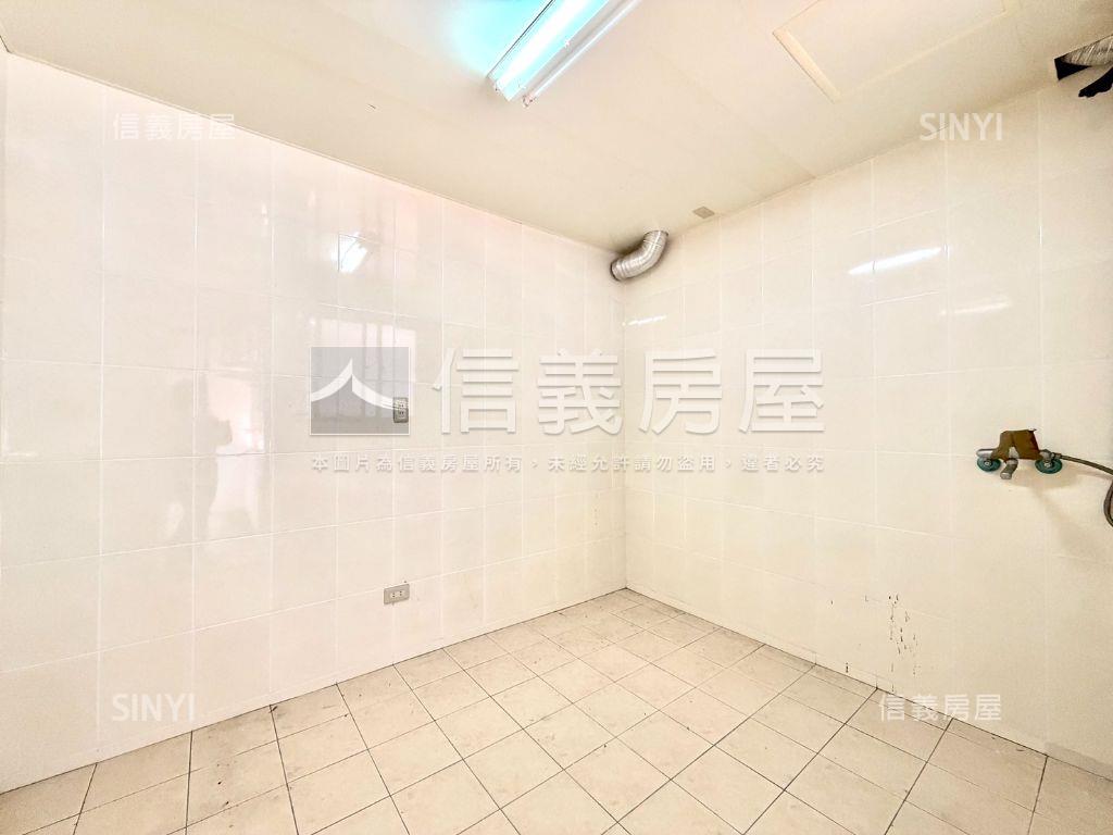 專任低總價三樓稀有釋出房屋室內格局與周邊環境