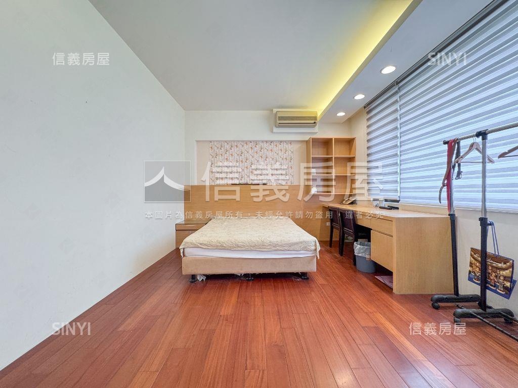 高鐵電梯面寬豪華別墅房屋室內格局與周邊環境