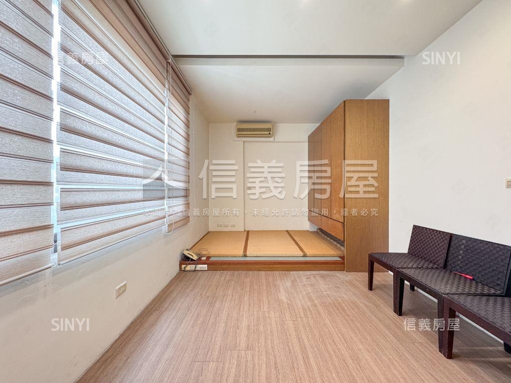 高鐵電梯面寬豪華別墅房屋室內格局與周邊環境