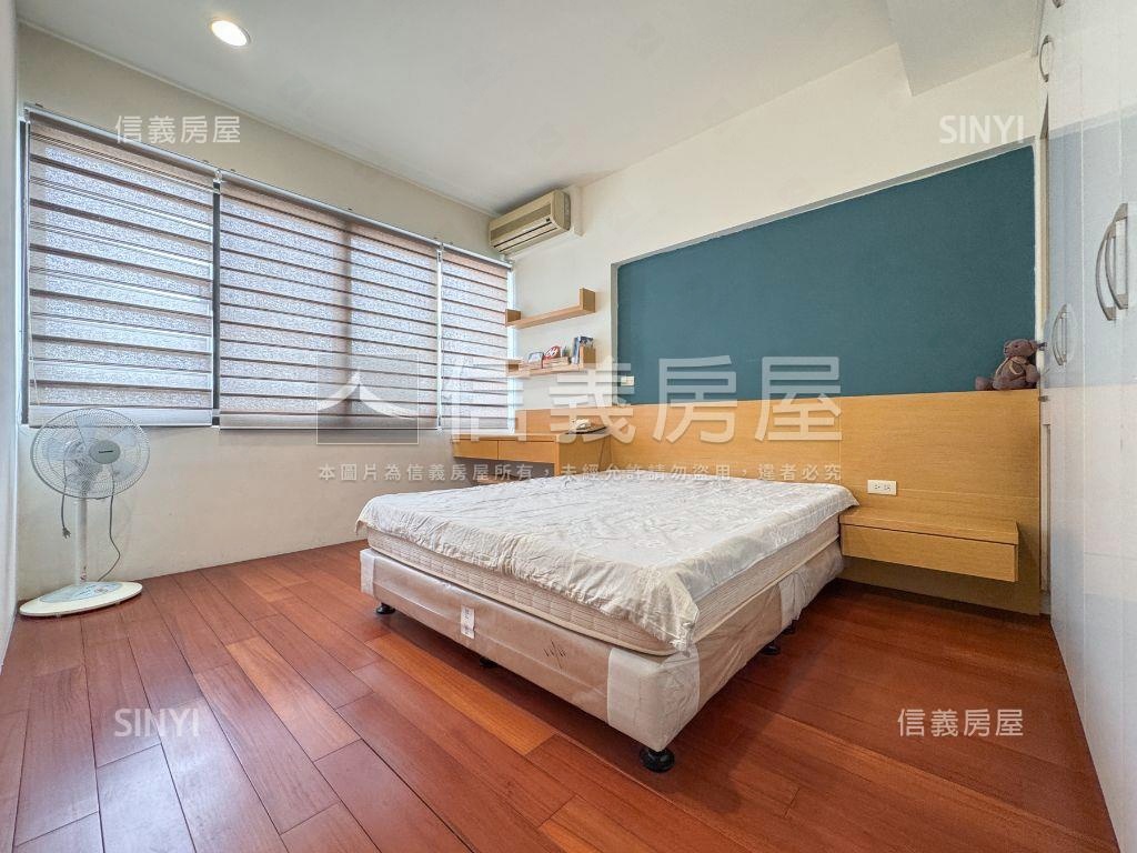高鐵電梯面寬豪華別墅房屋室內格局與周邊環境