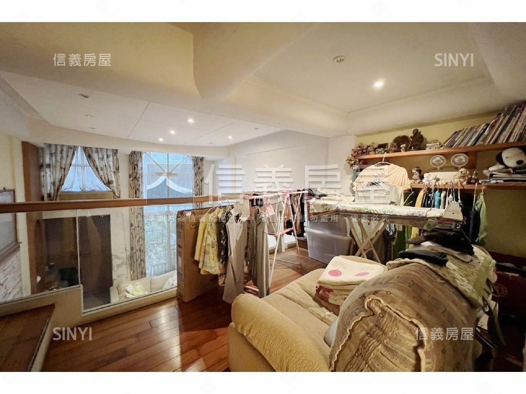 研究苑挑高大廳透天厝房屋室內格局與周邊環境
