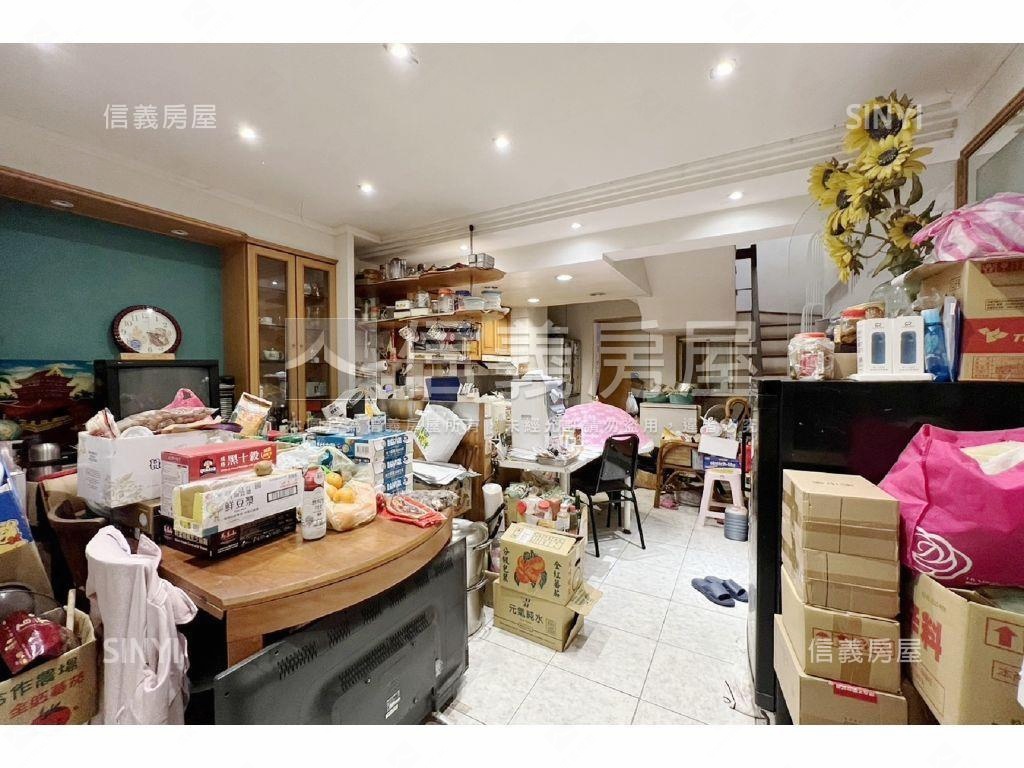 研究苑挑高大廳透天厝房屋室內格局與周邊環境
