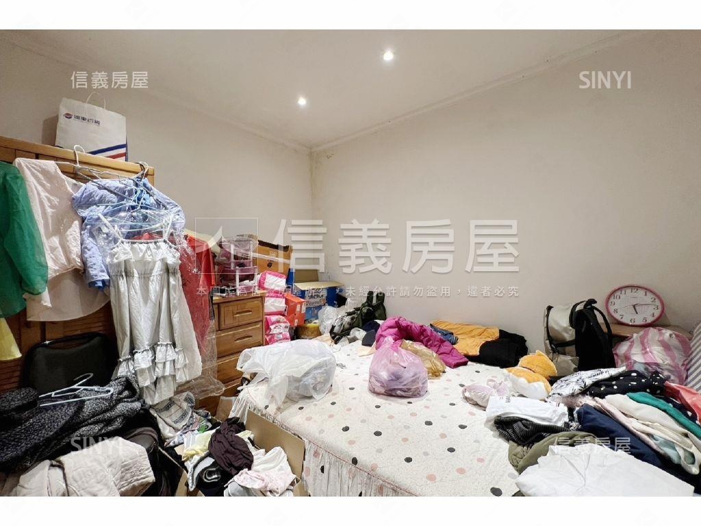 研究苑挑高大廳透天厝房屋室內格局與周邊環境