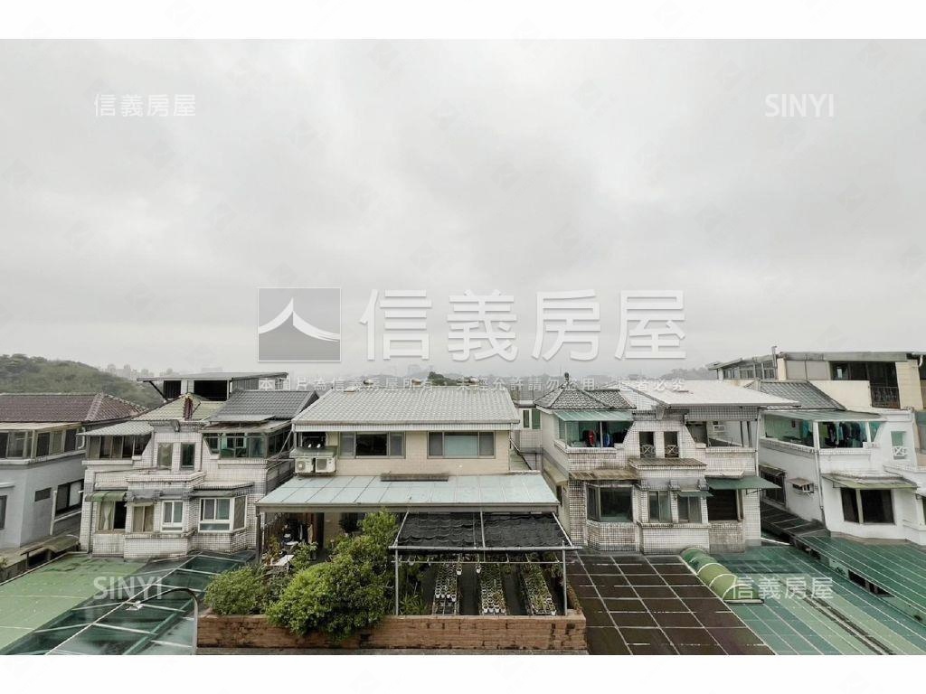 研究苑挑高大廳透天厝房屋室內格局與周邊環境