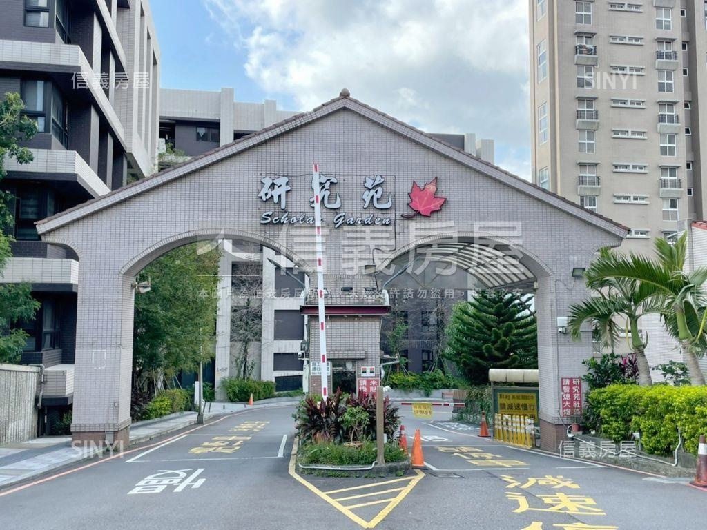 研究苑挑高大廳透天厝房屋室內格局與周邊環境