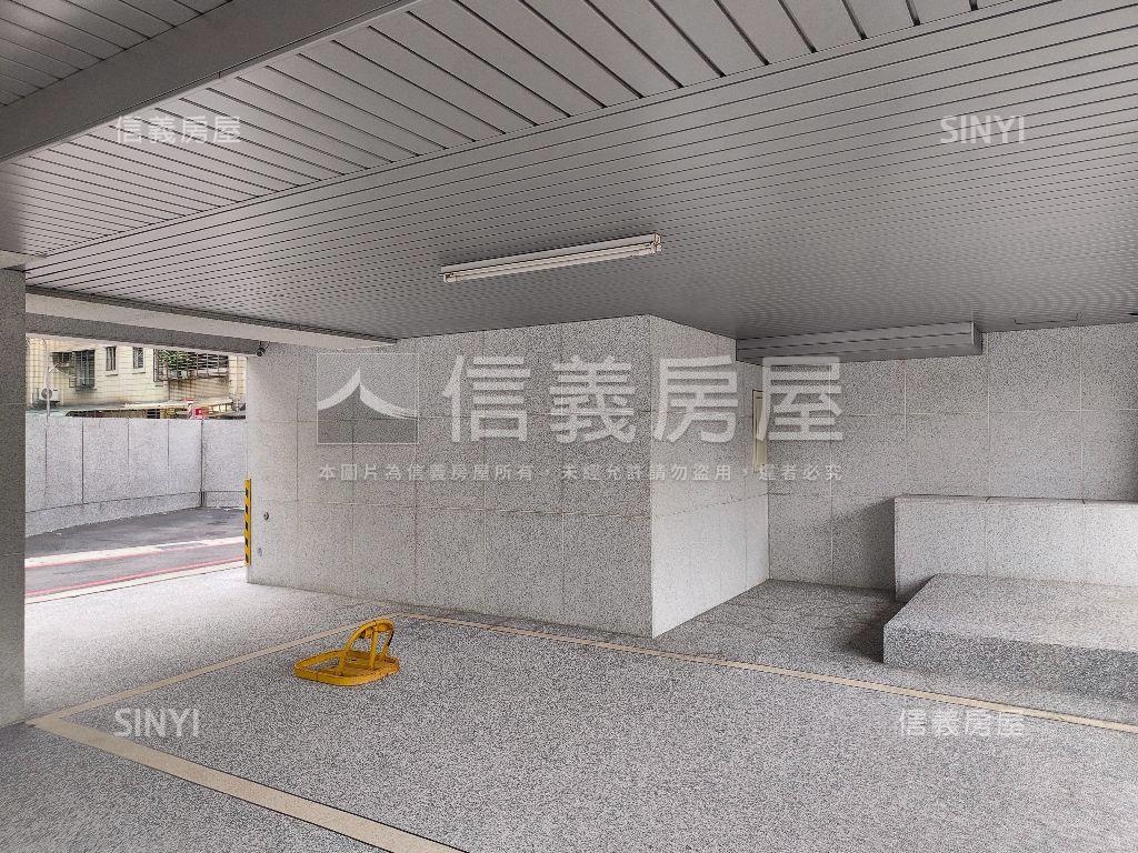 利舟荷悅大店面附平面車位房屋室內格局與周邊環境