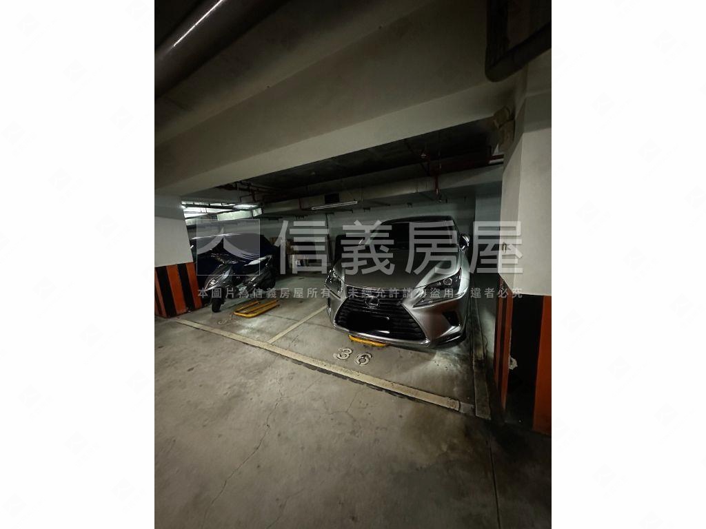 力霸國鼎Ｂ２坡平車位３６房屋室內格局與周邊環境