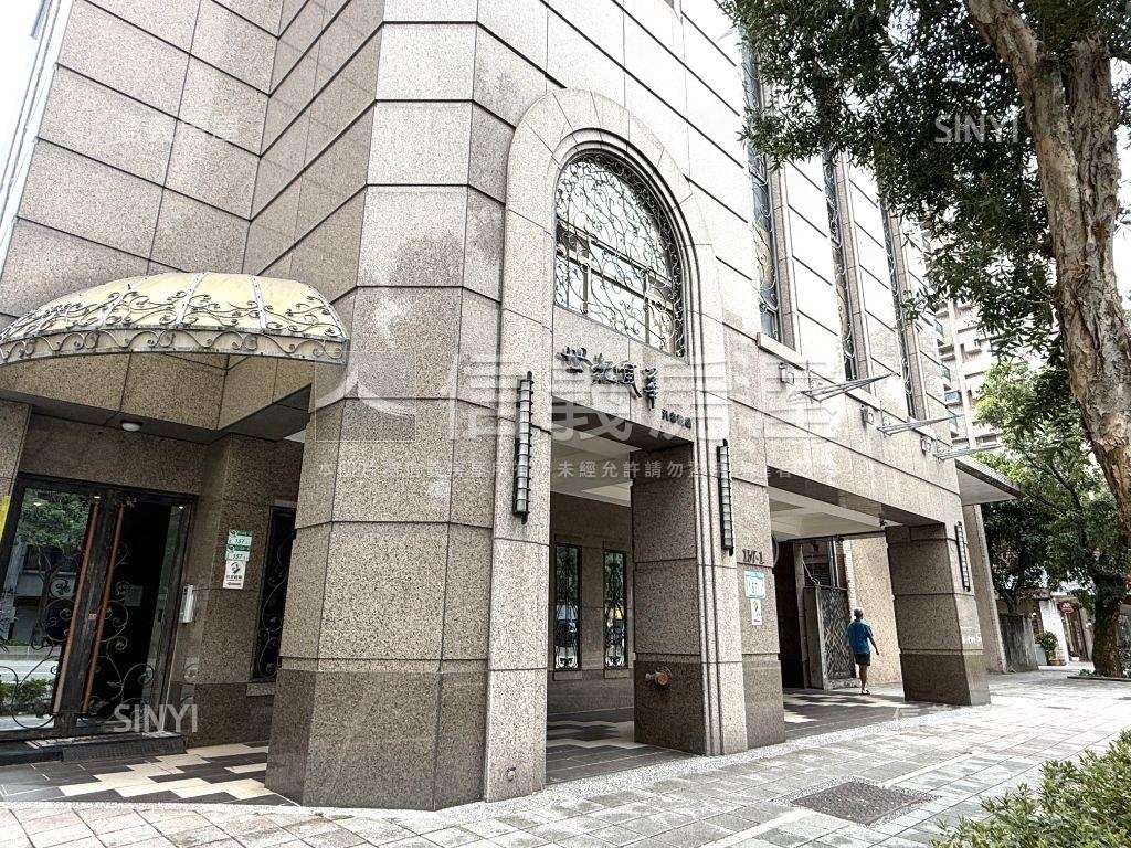 世紀風華車位●設備剛更新房屋室內格局與周邊環境
