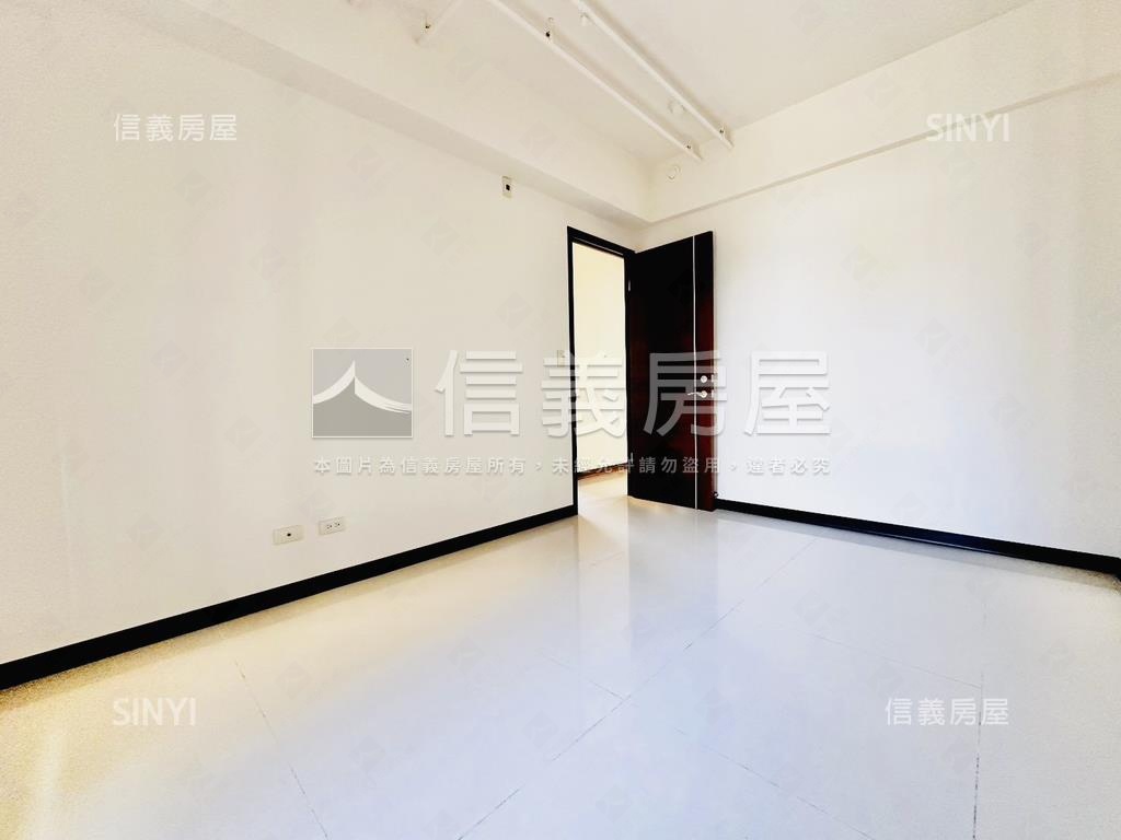 近１３期登陽四房雙平車房屋室內格局與周邊環境