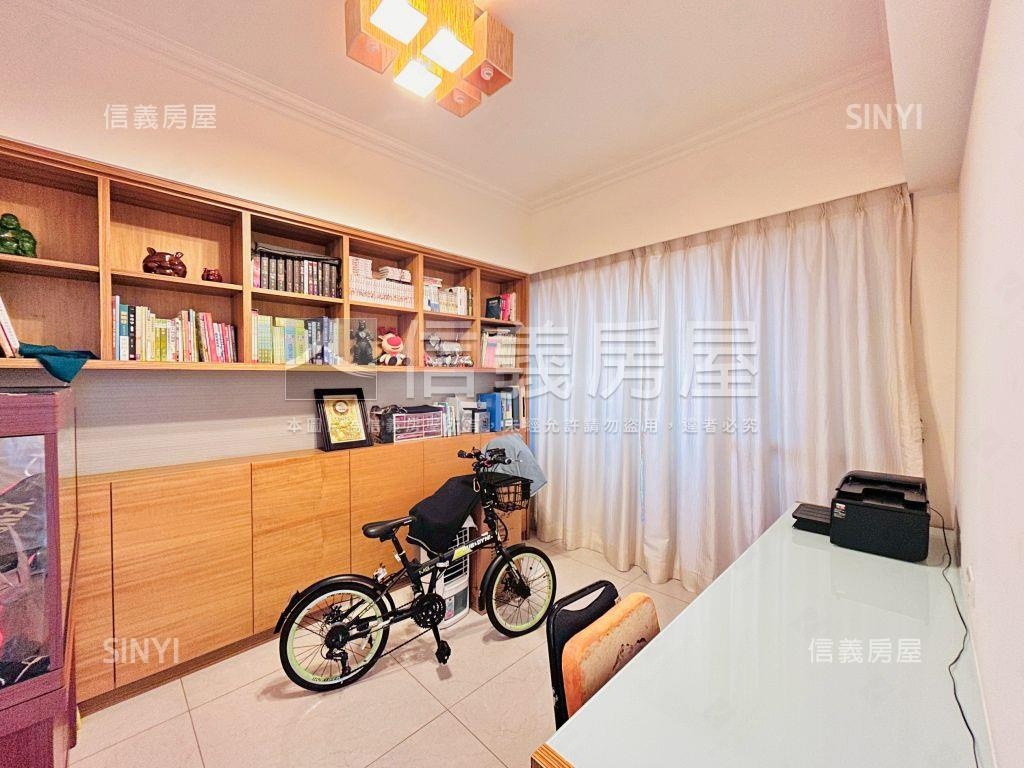 合輝醇品大器四房車位房屋室內格局與周邊環境