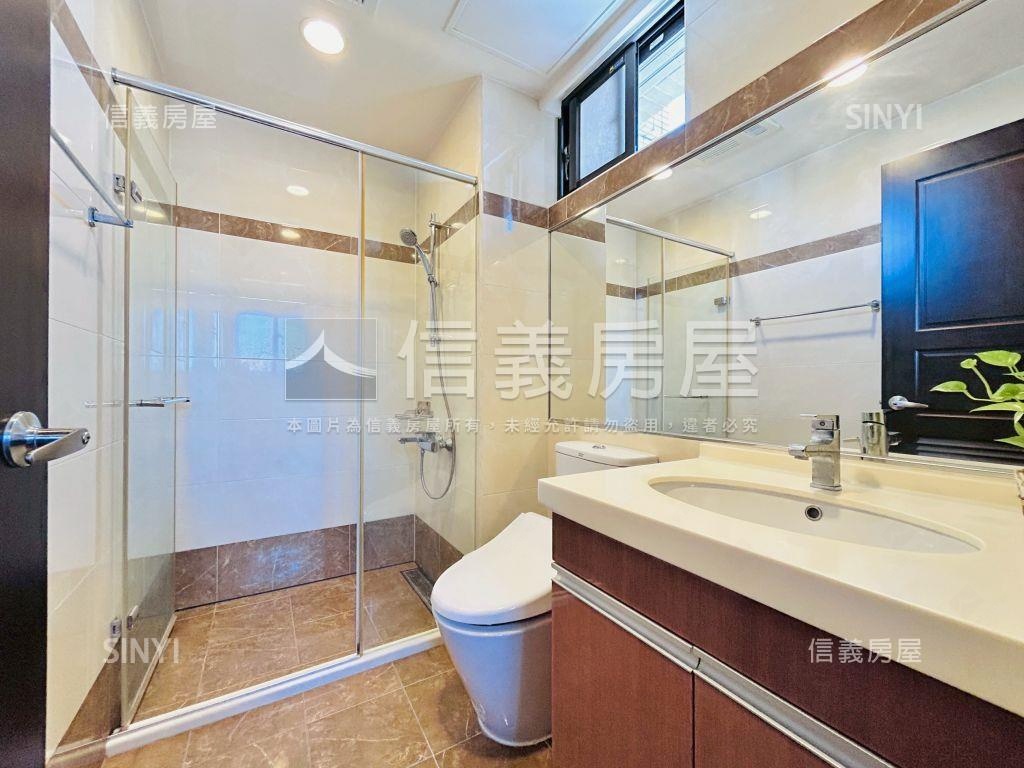 合輝醇品大器四房車位房屋室內格局與周邊環境