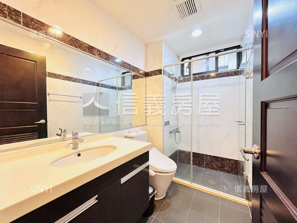 合輝醇品大器四房車位房屋室內格局與周邊環境