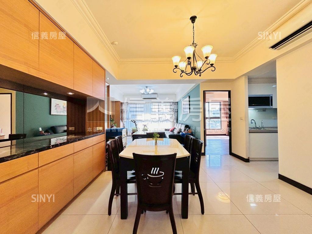 合輝醇品大器四房車位房屋室內格局與周邊環境