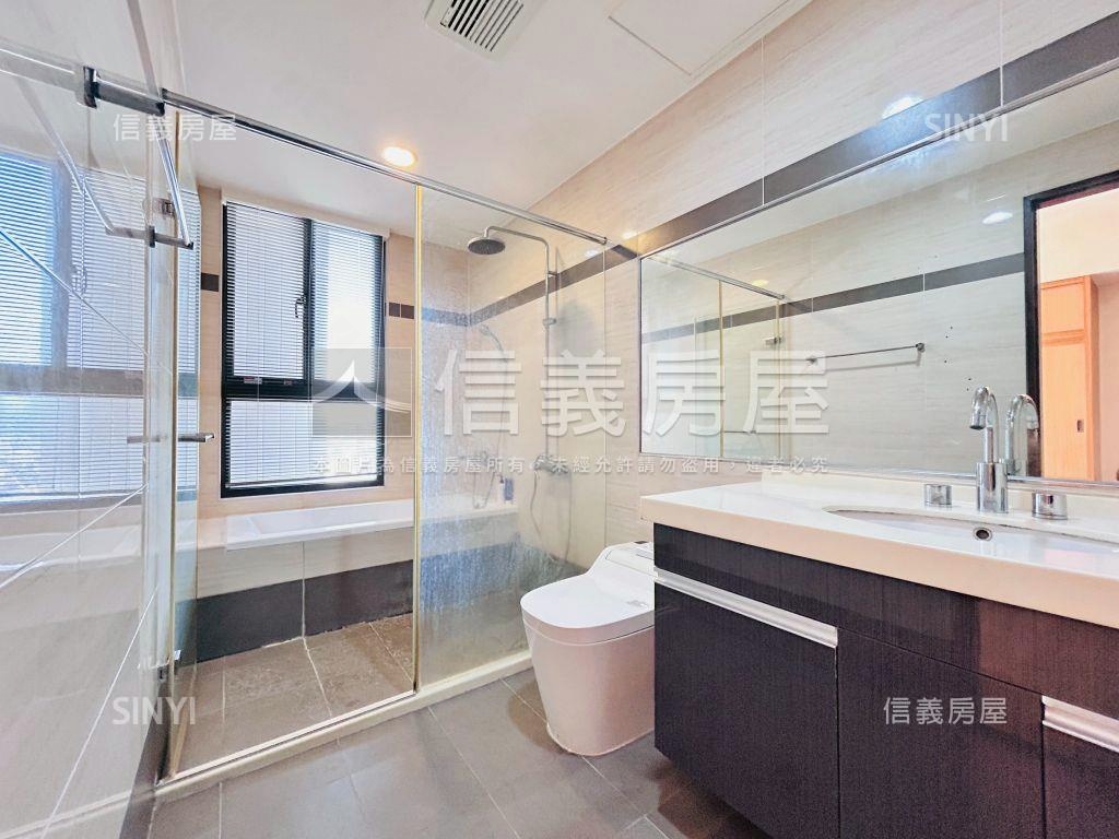 合輝醇品大器四房車位房屋室內格局與周邊環境