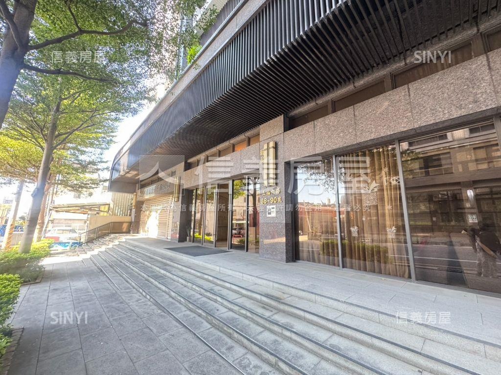 合輝醇品大器四房車位房屋室內格局與周邊環境