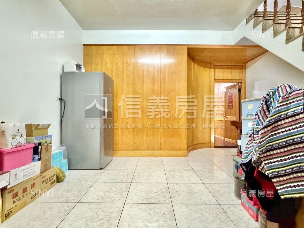 專任北高近交流道正路透店房屋室內格局與周邊環境